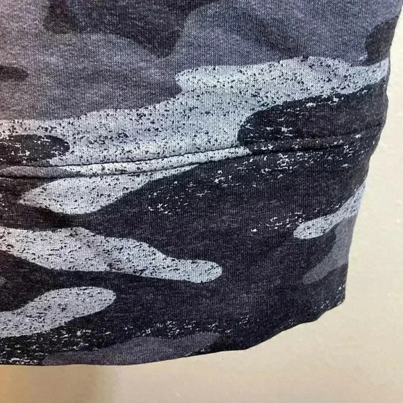 Flirtitude Active Gray Camo Workout Top Athleisure Jamestown Half Zip Sz M New - Picture 5 of 6